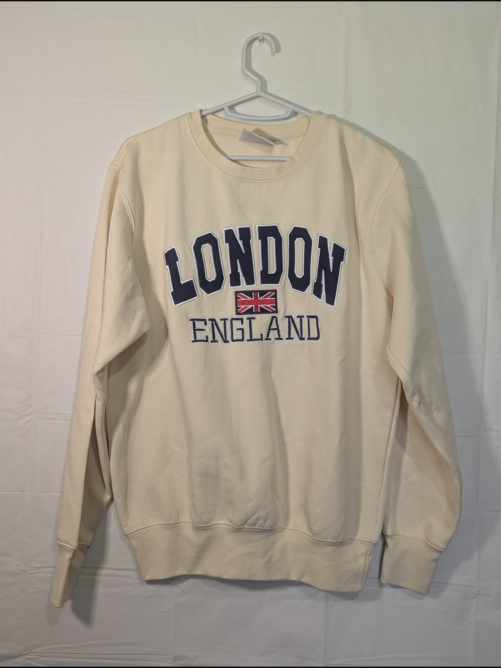 London England Crewneck Sweatshirt Small Cream Embroidered Travel Souvenir